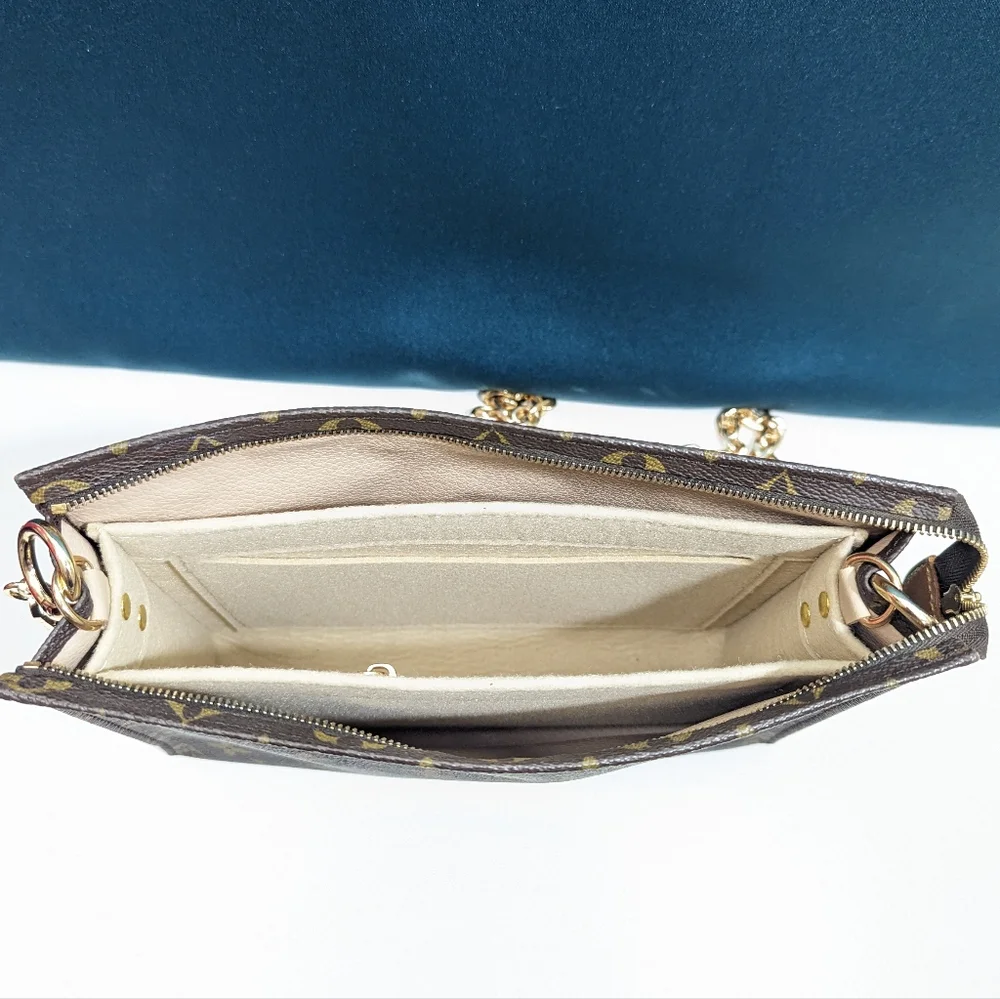 ✨Louis Vuitton✨ Toiletry 26 Brown monogram pouch. Very Good Condition - Picture 9 of 15